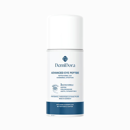 DemiDora Advanced Eye Peptide Flasche auf weißem Hintergrund. Die Verpackung zeigt das Logo, die Bezeichnung „Peptid-Formel zur Augenareal-Straffung“, ein Augen-Icon für das „3 Active Formula“-Feld mit Koffein, Hyaluronsäure und Acetyl Tetrapeptide-5 sowie den dunkelblauen Balken „Anti-Aging-Augenpflege mit Peptiden & Koffein“.