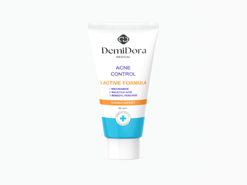 Produktset der DemiDora Systempflege, bestehend aus einem Serum und einer Creme, entwickelt für eine ganzheitliche und effektive tägliche Hautpflegeroutine.