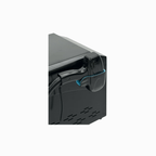 Detaillierte Nahaufnahme des ergonomischen Handstücks des DemiDora Soprano LuminaCore 360 Diodenlasers. Präzisions-Applikator für die effektive und hautschonende Laser-Haarentfernung in professionellen Kosmetik- und Behandlungszentren.