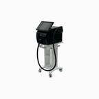 DemiDora Soprano LuminaCore 360 Diodenlaser in der seitlichen Perspektive. Hochwertiges Laser-Haarentfernungssystem für die professionelle Anwendung, das durch kompaktes Design, intuitive Touchscreen-Steuerung und ergonomische Bauweise für den täglichen Studiobetrieb überzeugt.